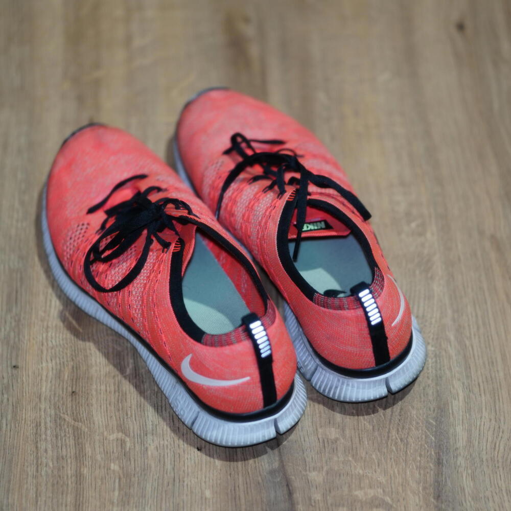 Nike Free Flyknit NSW - 9M - Hot Lava/White